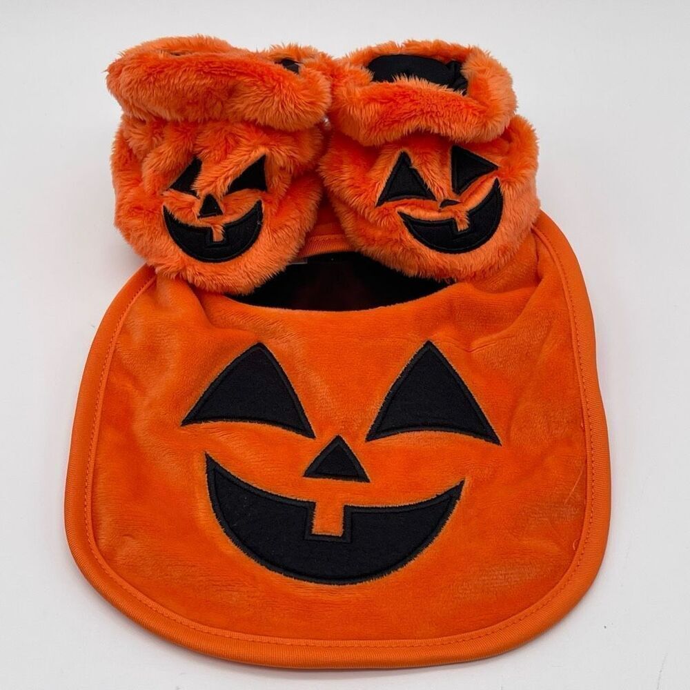 NWT Halloween Pumpkin Baby Bib‎ & Booties Set Orange Black Jack-o-Lantern Gift